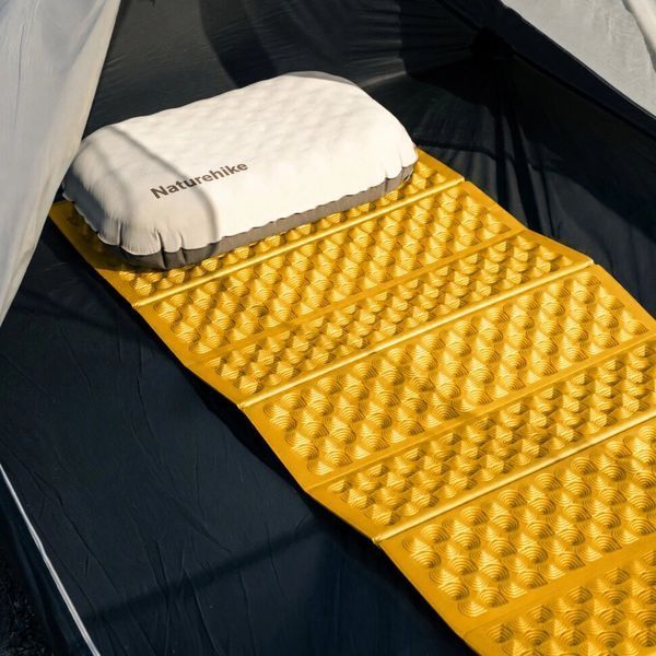 Килимок туристичний складаний одномісний IXPE Naturehike CNK2650WS010 з алюмінієвою плівкою, 200x60x2.3 см, жовтий 6977465865670 фото