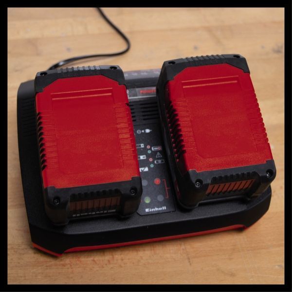 Акумулятор + зарядний пристрій на два акум. Einhell 18V 2x3.0Ah Twincharger Kit (4512083) 4512083 фото