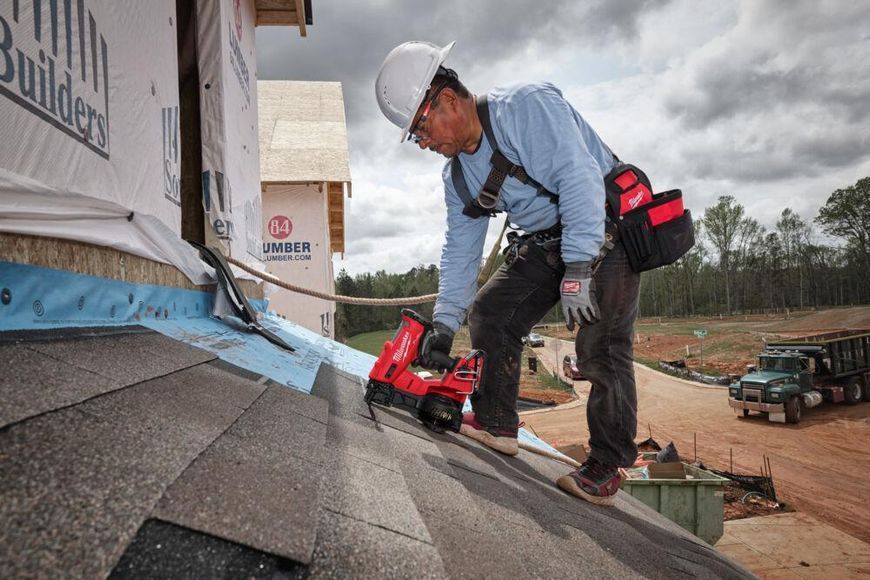Пістолет цвяхозабивний акумуляторний безщітковий MILWAUKEE M18 FRCN45-302X (зарядний пристрій M12-18 FC, 2 акумулятори М18 НВ3 3 4933498169 фото
