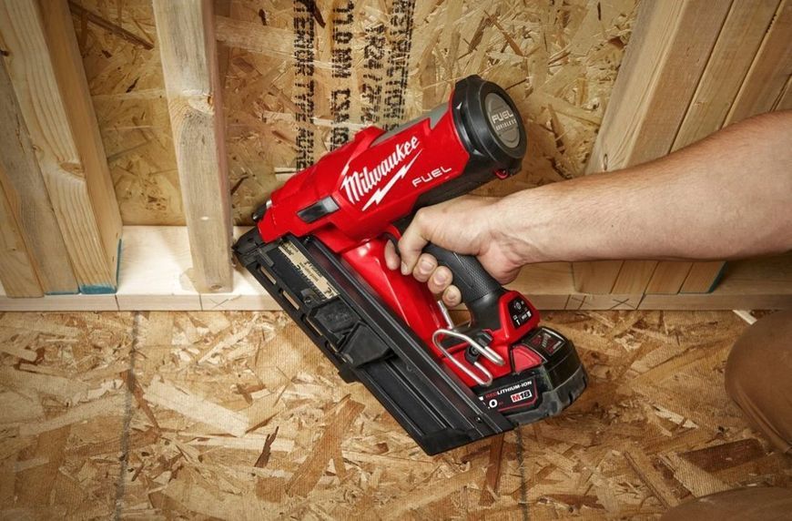 Пістолет цвяхозабивний акумуляторний безщітковий MILWAUKEE M18 FUEL FFNS-502C (зарядний пристрій M12-M18 FC, 2 акумулятори M18 B 4933478302 фото