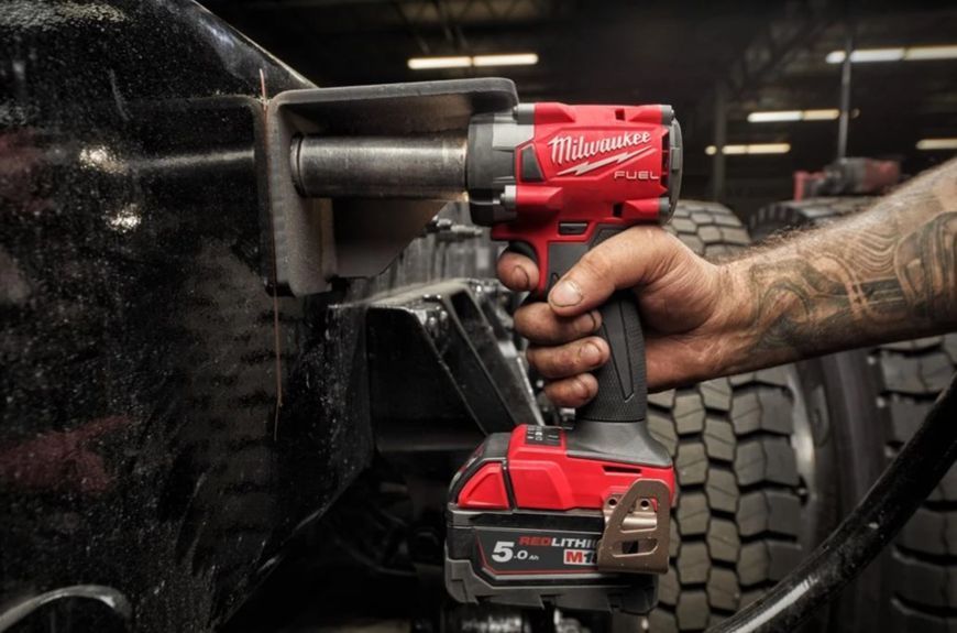 Гайковерт акумуляторний безщітковий 1/2'' MILWAUKEE, M18 FIW2F12-502Х, 339Нм, з кільцем (зарядний пристрій M12-18 FC, 2 акумулят 4933478444 фото