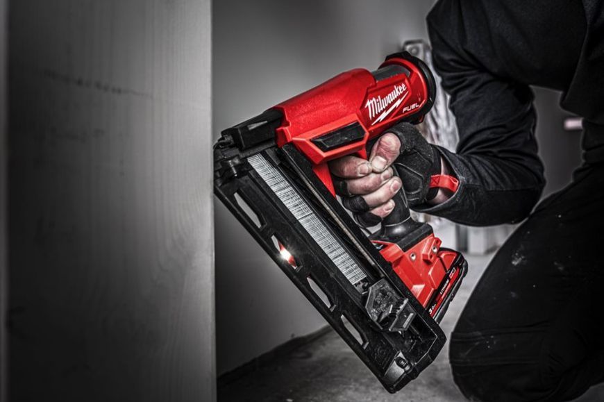 Пістолет цвяхозабивний акумуляторний безщітковий MILWAUKEE, M18 FN16GA-202X (зарядний пристрій M12-18 FC, 2 акумулятори М18 В2 2 4933478092 фото