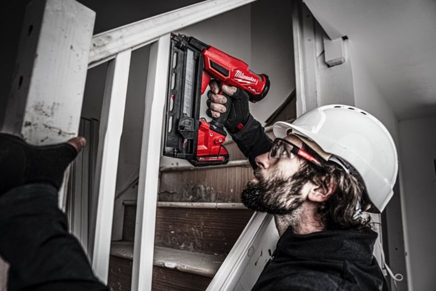 Пістолет цвяхозабивний акумуляторний безщітковий MILWAUKEE, M18 FN16GA-202X (зарядний пристрій M12-18 FC, 2 акумулятори М18 В2 2 4933478092 фото