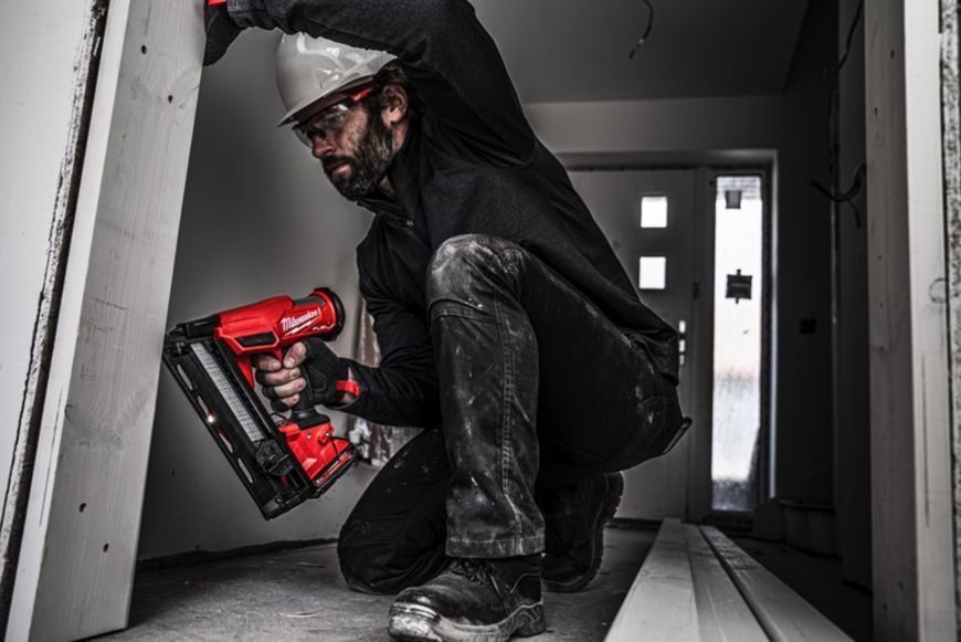 Пістолет цвяхозабивний акумуляторний безщітковий MILWAUKEE, M18 FN16GA-202X (зарядний пристрій M12-18 FC, 2 акумулятори М18 В2 2 4933478092 фото