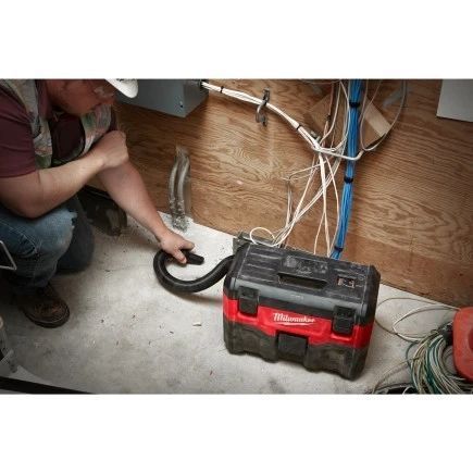 Пилосос акумуляторний MILWAUKEE M18 VC2-0 (каркас) для води та сухого сміття 4933464029 фото