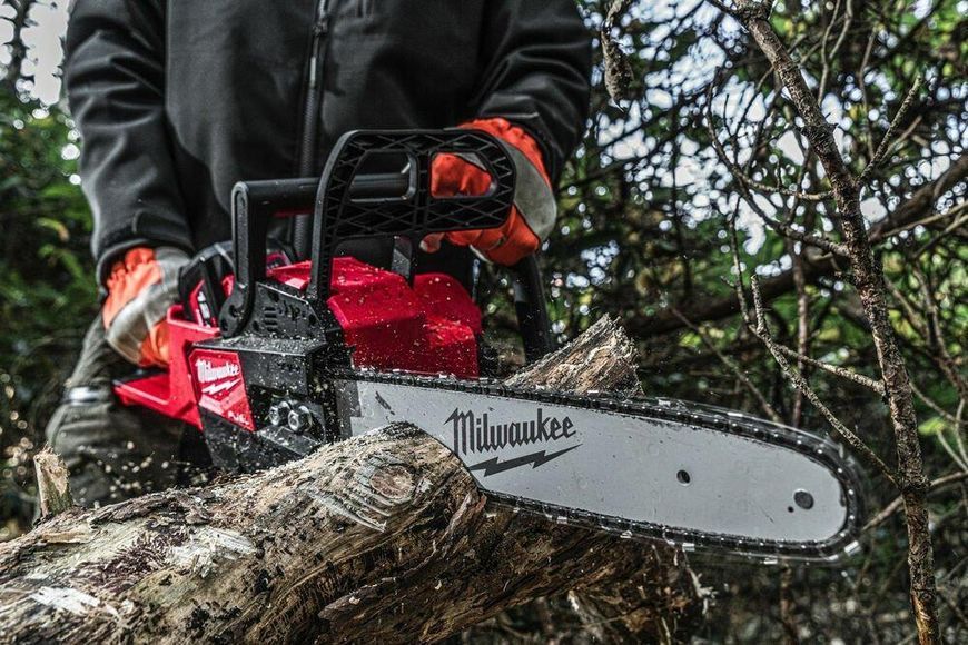 Пила ланцюгова акумуляторна безщіткова MILWAUKEE, M18 FCHS35-0, шина 35см (каркас, ключ, чохол, ланцюг, мастило для ланцюга 75мл 4933479678 фото