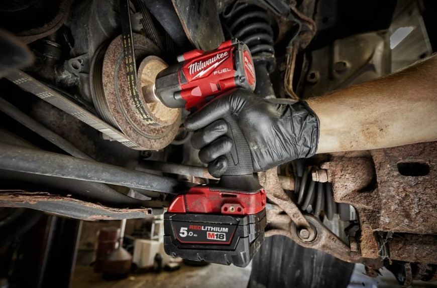 Гайковерт акумуляторний безщітковий MILWAUKEE 1/2" (881 Нм) M18 FMTIW2F12-502X, з фрикційним кільцем, (+ заряд.пристрій, 2 акуму 4933478450 фото