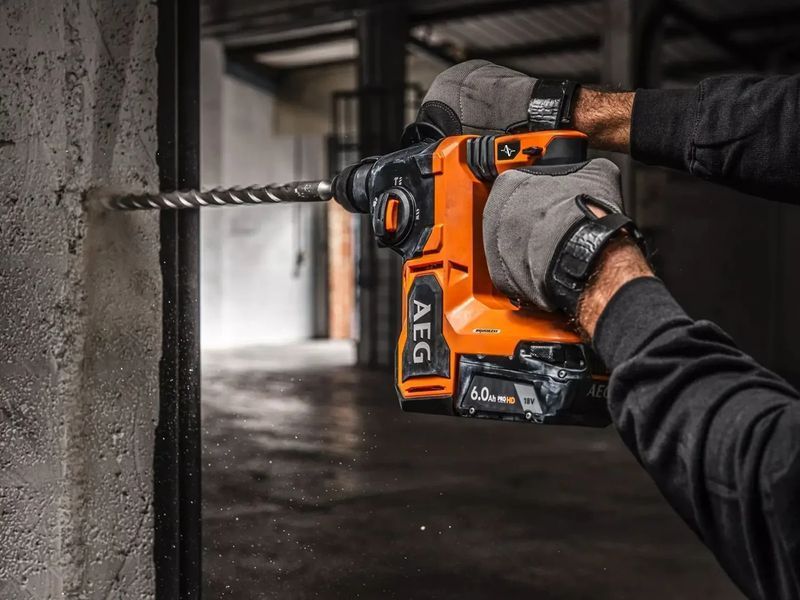 Перфоратор акумуляторний безщітковий AEG BBH18BL2-0, SDS+, 18В, 2.5 Дж, 5000 уд/хв 4935480697 фото