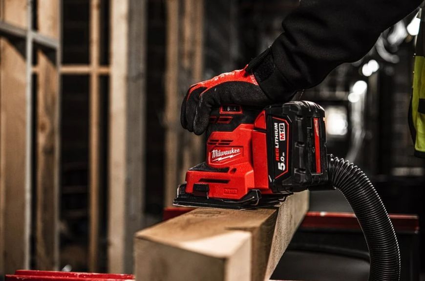 Шліфмашина вібраційна акумуляторна MILWAUKEE, M18 BQSS-502B, 113х104мм (зарядний пристрій М12-18 С, 2 акумулятори М18 В5 5Аг, су 4933479967 фото