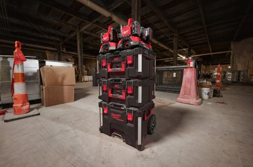 Зарядний пристрій PАCKOUT MILWAUKEE, M18 PC6 (на 6 акумуляторів) (заміна на 4932498551) 4932480162 фото