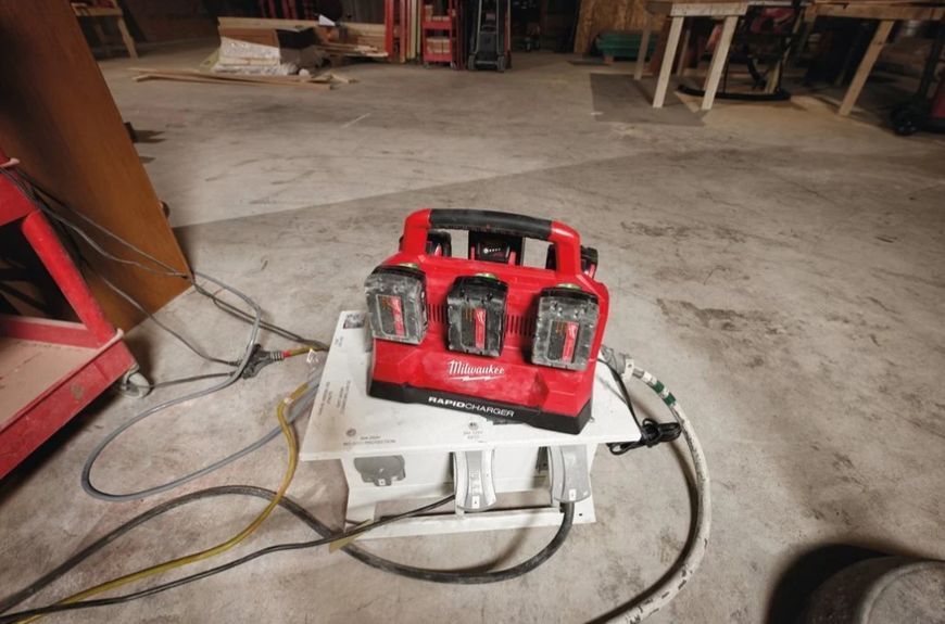 Зарядний пристрій PАCKOUT MILWAUKEE, M18 PC6 (на 6 акумуляторів) (заміна на 4932498551) 4932480162 фото
