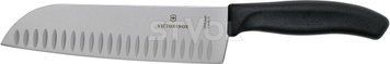 Ніж кухонний Victorinox SwissClassic Santoku Fluted, 17 см, чорний, подар. кор. 6.8523.17G фото