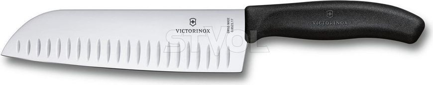 Ніж кухонний Victorinox SwissClassic Santoku Fluted, 17 см, чорний, подар. кор. 6.8523.17G фото