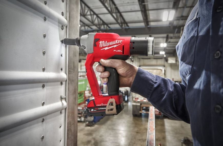 Заклепочник акумуляторний безщітковий MILWAUKEE M18 ONEFPRT-202X, діаметр заклепок 4,8-7,0мм (зарядний.пристрій М12-18 FC, 2 аку 4933478602 фото
