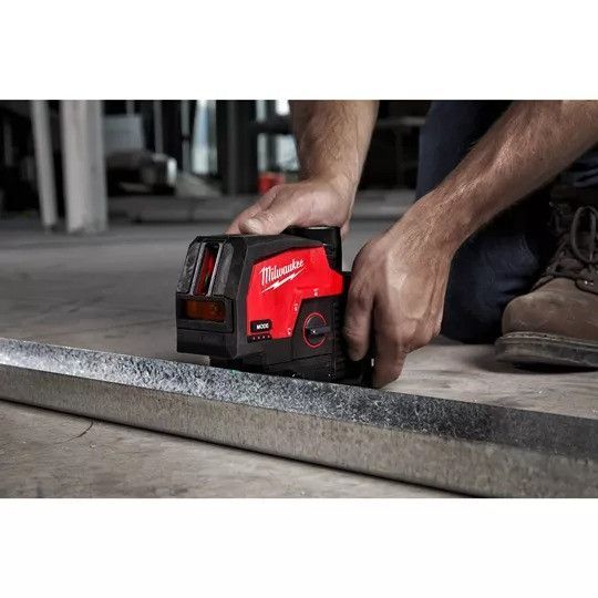 Нівелір лазерний лінійно-точковий акумуляторний MILWAUKEE, M12 CLLP-0C (кейс) 4933478101 фото