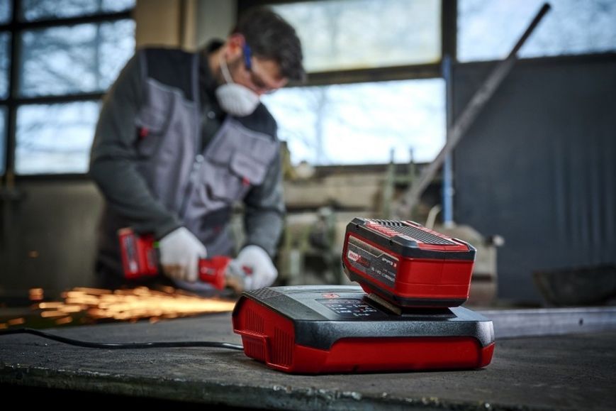 Прискорений зарядний пристрій Einhell PXC Boostcharger 8A (4512155) 4512155 фото