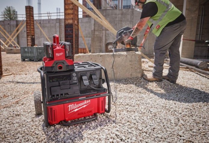 Блок живлення мобільний PACKOUT MILWAUKEE IRPSUOP2500 (7200/3600W 2.5KWH) 4933492133 фото